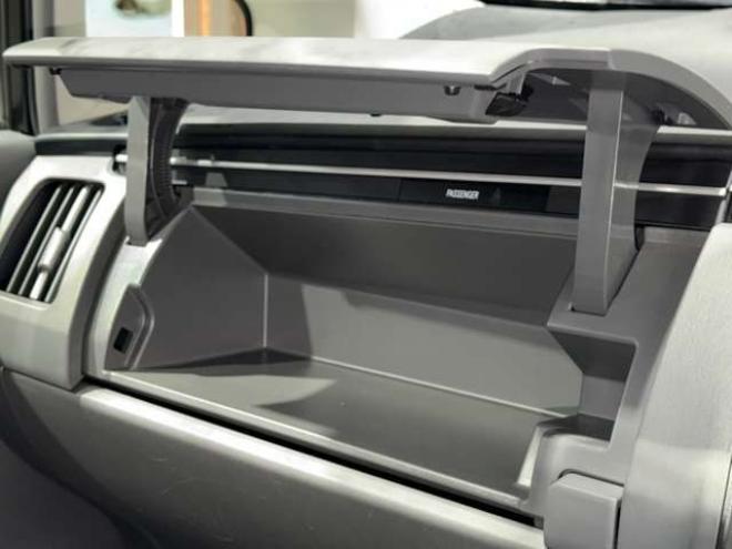 プリウス1.8 S　防錆塗装TVナビBカメ 2WD 1800