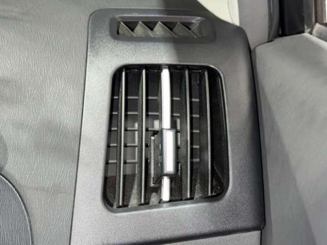 プリウス1.8 S　防錆塗装TVナビBカメ 2WD 1800