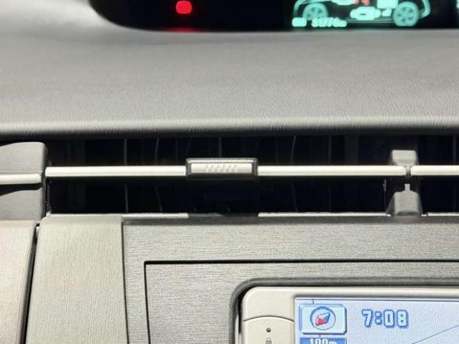 プリウス1.8 S　防錆塗装TVナビBカメ 2WD 1800