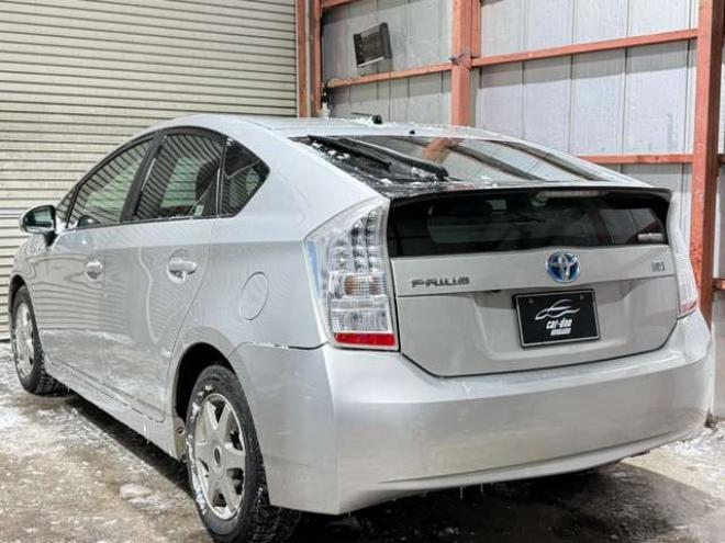 プリウス1.8 S　防錆塗装TVナビBカメ 2WD 1800