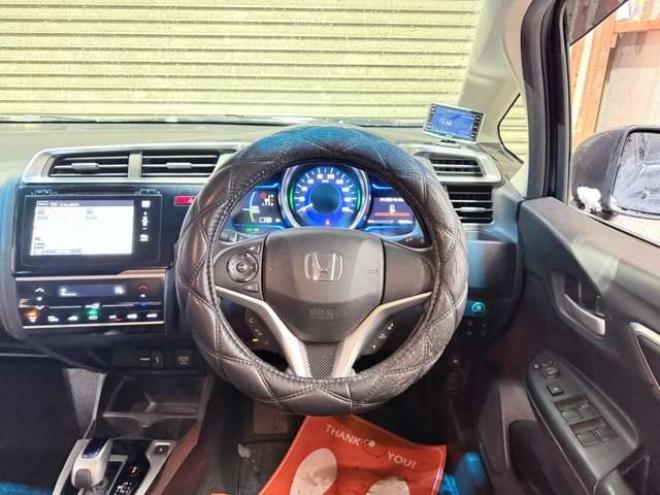 フィット1.5 ハイブリッド Fパッケージ 4WD　防錆塗装4WDTVナビBカメ 1500