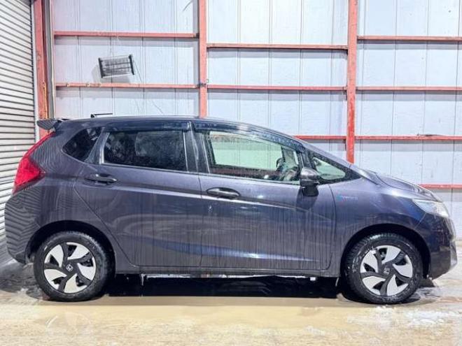 フィット1.5 ハイブリッド Fパッケージ 4WD　防錆塗装4WDTVナビBカメ 1500