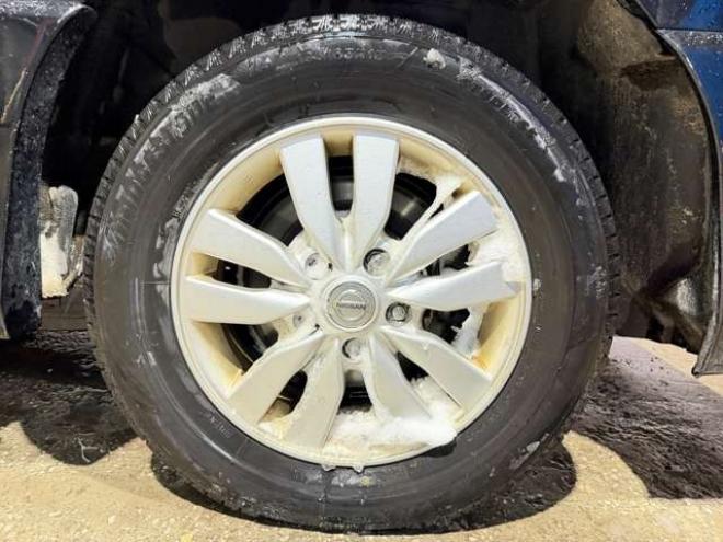 セレナ2.0 ハイウェイスター Vセレクション+Safety 4WD　防錆塗装4WD1オナTVナビBカメ後席モニタエンスタ夏冬タイヤ 2000