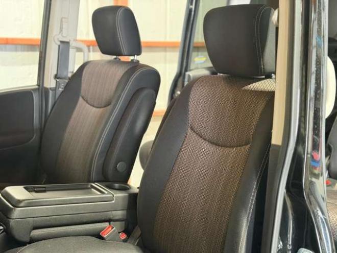 セレナ2.0 ハイウェイスター Vセレクション+Safety 4WD　防錆塗装4WD1オナTVナビBカメ後席モニタエンスタ夏冬タイヤ 2000