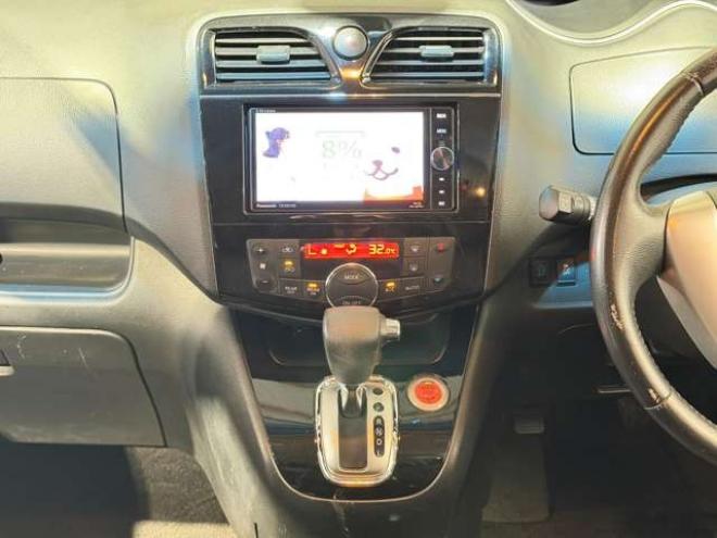 セレナ2.0 ハイウェイスター Vセレクション+Safety 4WD　防錆塗装4WD1オナTVナビBカメ後席モニタエンスタ夏冬タイヤ 2000