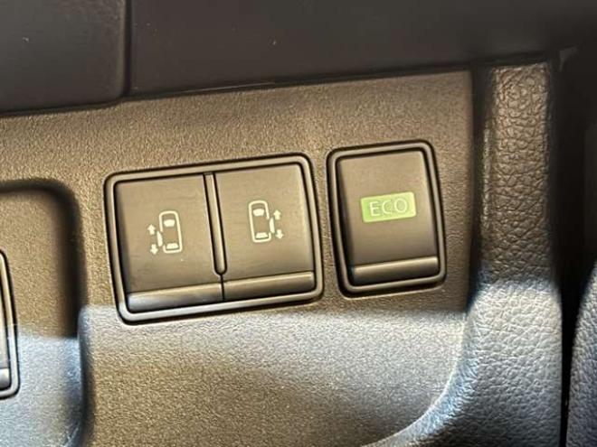 セレナ2.0 ハイウェイスター Vセレクション+Safety 4WD　防錆塗装4WD1オナTVナビBカメ後席モニタエンスタ夏冬タイヤ 2000