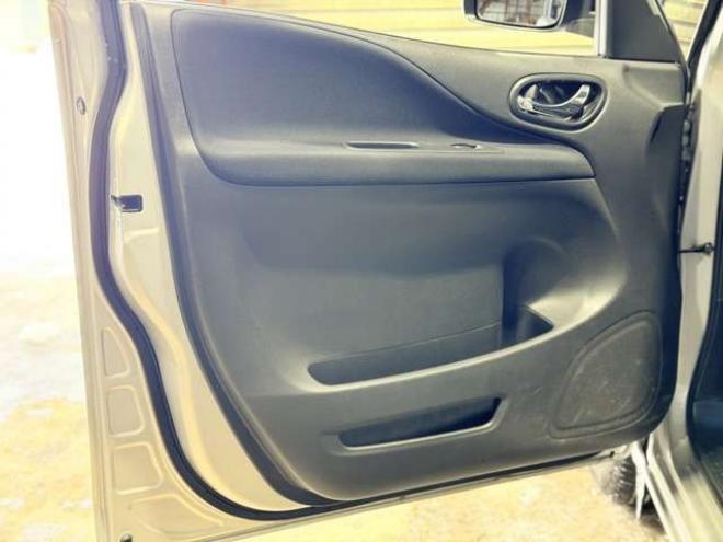 セレナ2.0 20S 4WD　防錆塗装4WDキーレスTVナビBカメ夏冬タイヤETC 2000