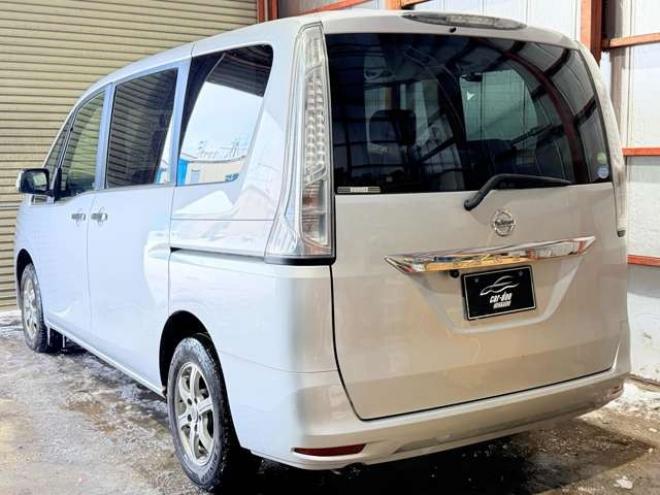 セレナ2.0 20S 4WD　防錆塗装4WDキーレスTVナビBカメ夏冬タイヤETC 2000