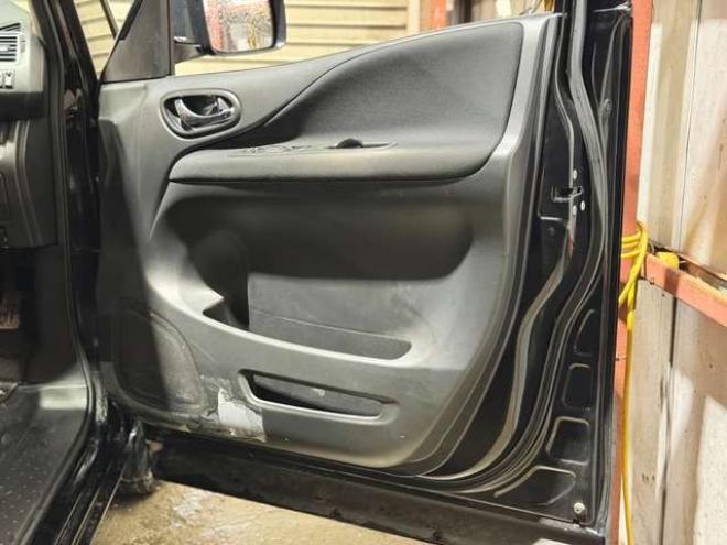 セレナ2.0 ハイウェイスター 4WD　防錆塗装4WDTVナビBカメ 2000