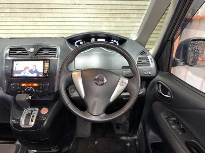 セレナ2.0 ハイウェイスター 4WD　防錆塗装4WDTVナビBカメ 2000