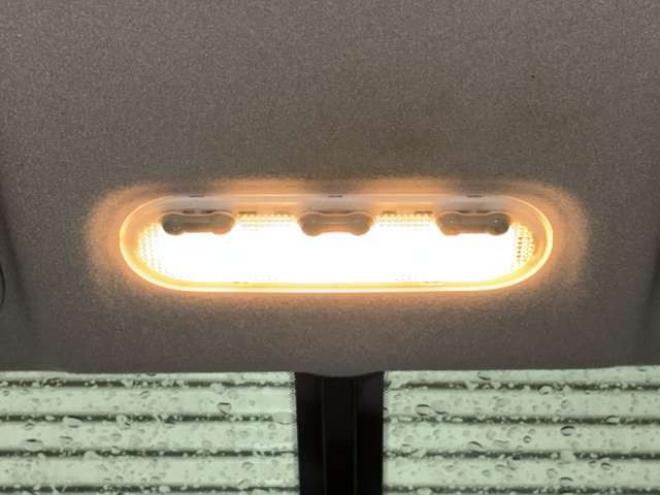 セレナ2.0 ハイウェイスター 4WD　防錆塗装4WDTVナビBカメ 2000