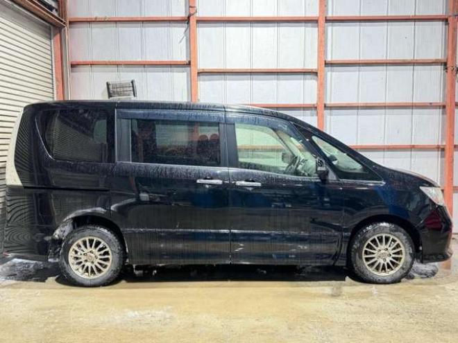 セレナ2.0 ハイウェイスター 4WD　防錆塗装4WDTVナビBカメ 2000