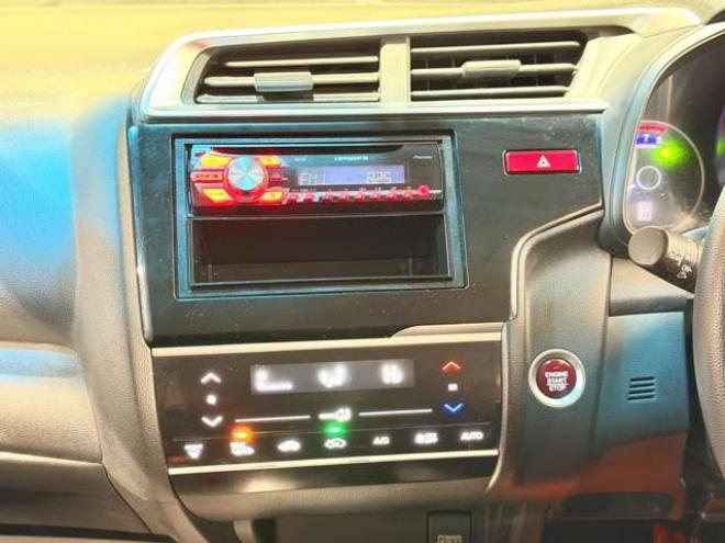 フィット1.3 13G Fパッケージ 4WD　防錆塗装4WDスマキーCD 1300