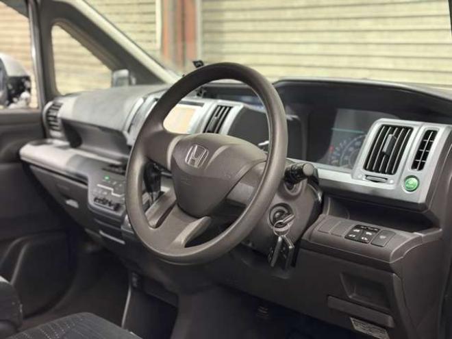 ステップワゴン2.0 G HIDエディション 4WD　防錆塗装4WDキーレスTVナビBカメエンスタ 2000