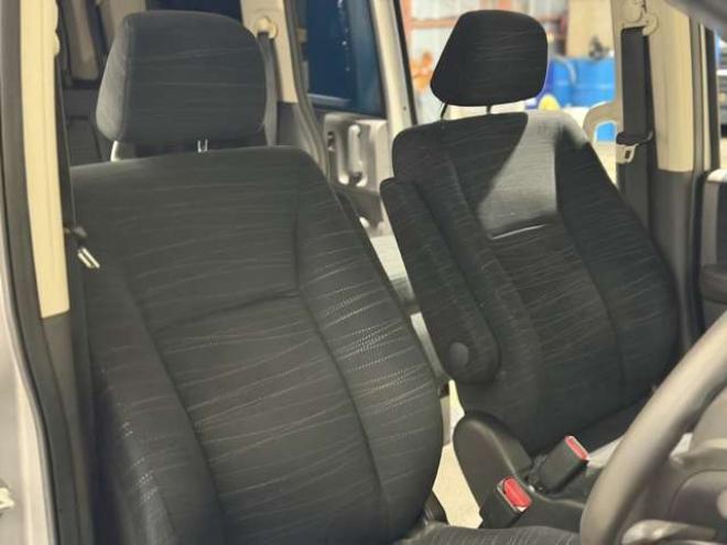 ステップワゴン2.0 G HIDエディション 4WD　防錆塗装4WDキーレスTVナビBカメエンスタ 2000