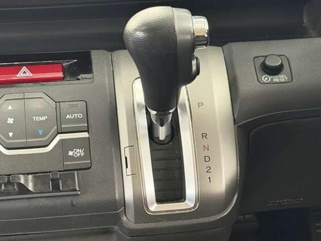 ステップワゴン2.0 G HIDエディション 4WD　防錆塗装4WDキーレスTVナビBカメエンスタ 2000