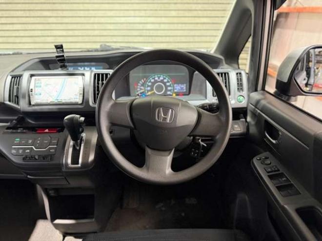 ステップワゴン2.0 G HIDエディション 4WD　防錆塗装4WDキーレスTVナビBカメエンスタ 2000