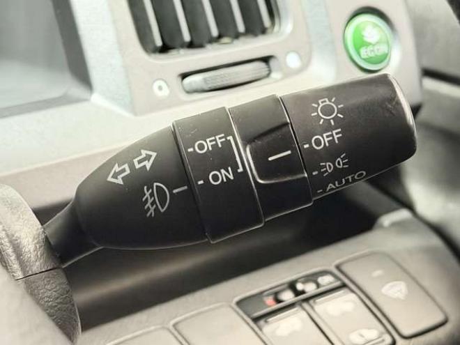 ステップワゴン2.0 G HIDエディション 4WD　防錆塗装4WDキーレスTVナビBカメエンスタ 2000