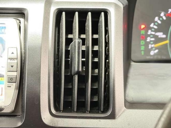 ステップワゴン2.0 G HIDエディション 4WD　防錆塗装4WDキーレスTVナビBカメエンスタ 2000