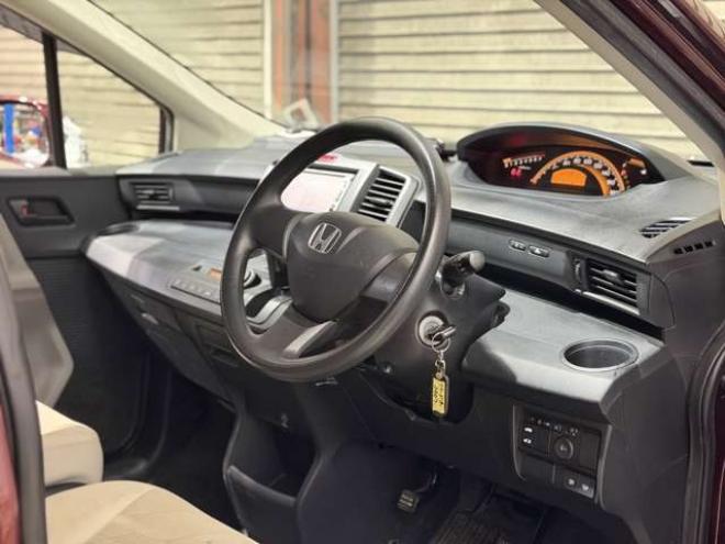 フリード1.5 G Lパッケージ 4WD　防錆塗装4WDキーレスナビ 1500