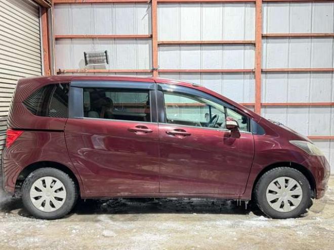 フリード1.5 G Lパッケージ 4WD　防錆塗装4WDキーレスナビ 1500