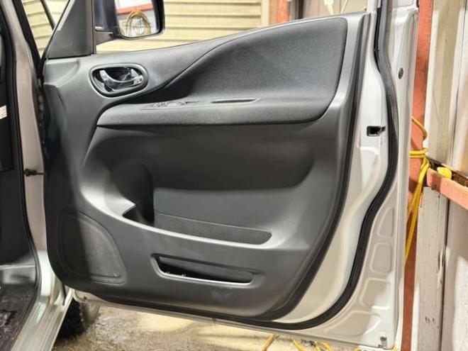 セレナ2.0 20X 4WD　防錆塗装4WDTVナビBカメETCエンスタ 2000