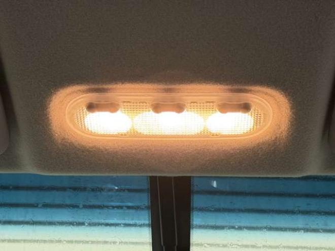 セレナ2.0 20S 4WD　防錆塗装4WDキーレスCDETC夏冬タイヤ 2000