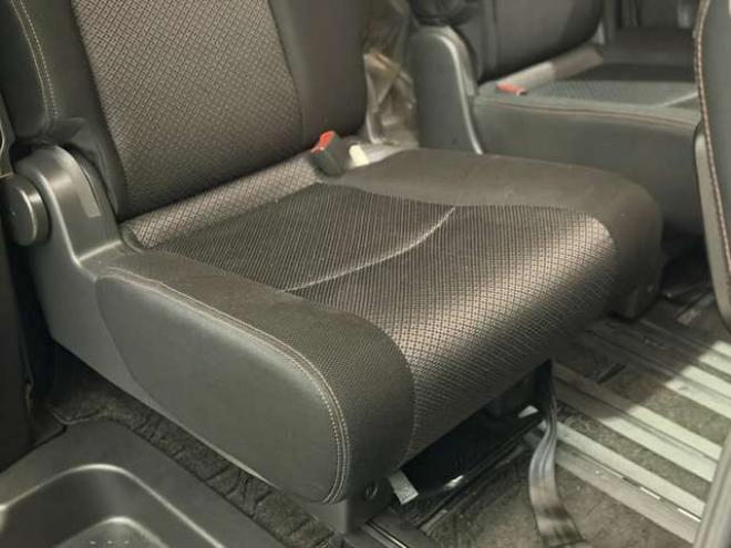 セレナ2.0 ハイウェイスター Vセレクション 4WD　防錆塗装4WDTVナビBカメETC後席モニタ夏冬タイヤ 2000