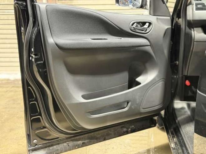 セレナ2.0 ハイウェイスター Vセレクション 4WD　防錆塗装4WDTVナビBカメETC後席モニタ夏冬タイヤ 2000