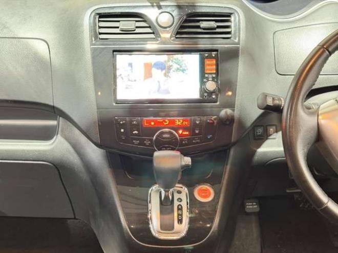 セレナ2.0 ハイウェイスター Vセレクション 4WD　防錆塗装4WDTVナビBカメETC後席モニタ夏冬タイヤ 2000