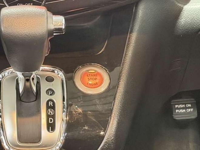 セレナ2.0 ハイウェイスター Vセレクション 4WD　防錆塗装4WDTVナビBカメETC後席モニタ夏冬タイヤ 2000