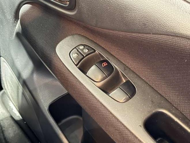 セレナ2.0 ハイウェイスター Vセレクション 4WD　防錆塗装4WDTVナビBカメETC後席モニタ夏冬タイヤ 2000