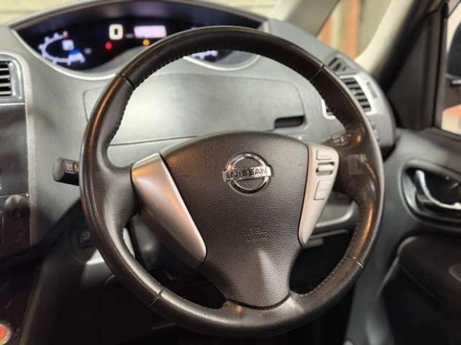 セレナ2.0 ハイウェイスター Vセレクション 4WD　防錆塗装4WDTVナビBカメETC後席モニタ夏冬タイヤ 2000