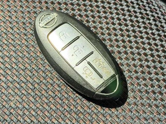 セレナ2.0 ハイウェイスター Vセレクション 4WD　防錆塗装4WDTVナビBカメETC後席モニタ夏冬タイヤ 2000