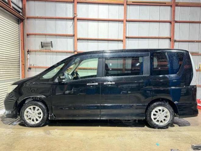 セレナ2.0 ハイウェイスター Vセレクション 4WD　防錆塗装4WDTVナビBカメETC後席モニタ夏冬タイヤ 2000