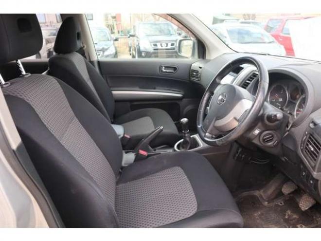 エクストレイル2.0 20GT ディーゼルターボ 4WD　6速マニュアル・ナビ・TV・Bカメラ 2000