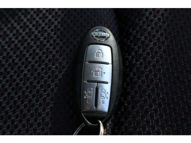 セレナ2.0 ハイウェイスター Vセレクション 4WD　8.9万キロ・両側パワースライドドア・エンジンスターター・ナビ・TV・バックカメラ・インテリキー 2000