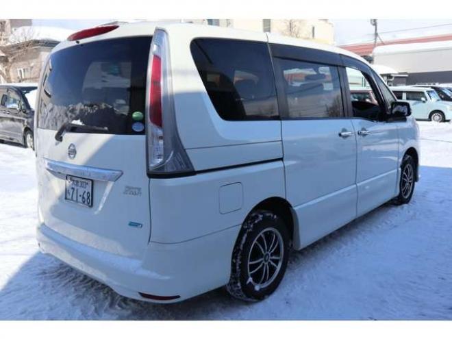 セレナ2.0 ハイウェイスター Vセレクション 4WD　8.9万キロ・両側パワースライドドア・エンジンスターター・ナビ・TV・バックカメラ・インテリキー 2000