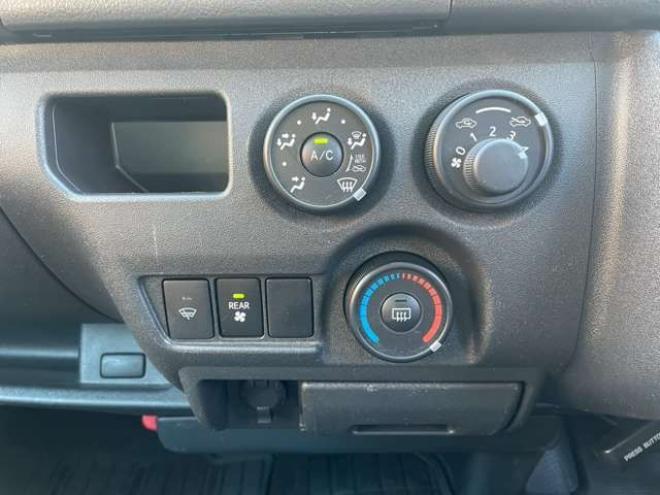 ハイエースバン2.8 DX ロング ディーゼルターボ 4WD　4WD　寒冷地仕様　9人　4ドア　トヨタセーフティセンス付　リヤヒーター付　夏・冬タイヤ有り 2800