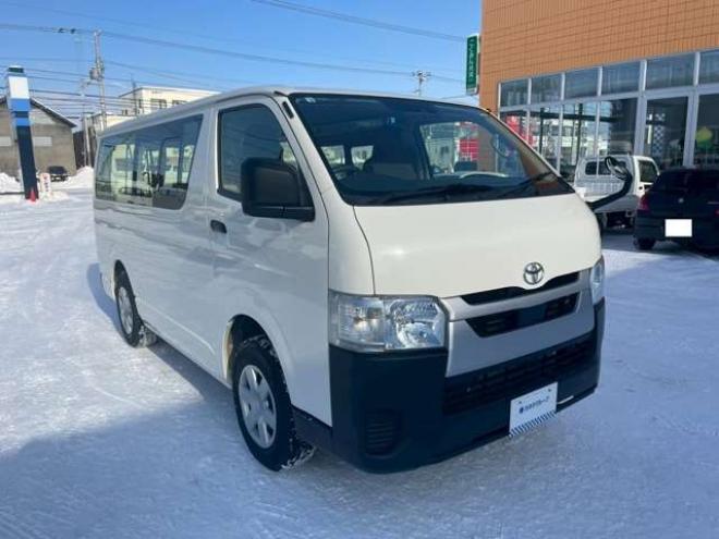 ハイエースバン2.8 DX ロング ディーゼルターボ 4WD　4WD　寒冷地仕様　9人　4ドア　トヨタセーフティセンス付　リヤヒーター付　夏・冬タイヤ有り 2800