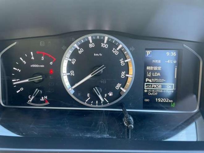 ハイエースバン2.8 DX ロング ディーゼルターボ 4WD　4WD　寒冷地仕様　9人　4ドア　トヨタセーフティセンス付　リヤヒーター付　夏・冬タイヤ有り 2800