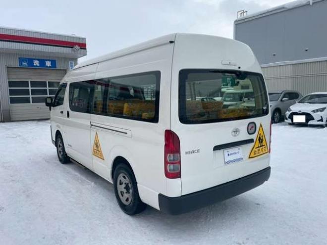 ハイエースコミューター 2.7 DX 4WD　4WD　乗車定員　4+18人　幼児バス　2ナンバー 2700