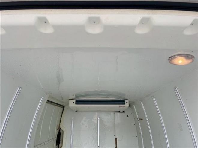 ハイエースバン2.8 中温強化冷凍バン ロング ディーゼルターボ 4WD　 2800