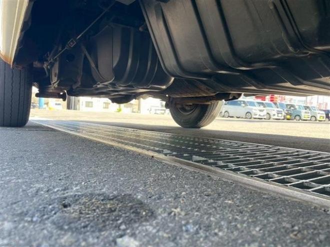 キャラバン3.0 DX ロングボディ ディーゼルターボ 4WD　冷蔵冷凍4WD 3000