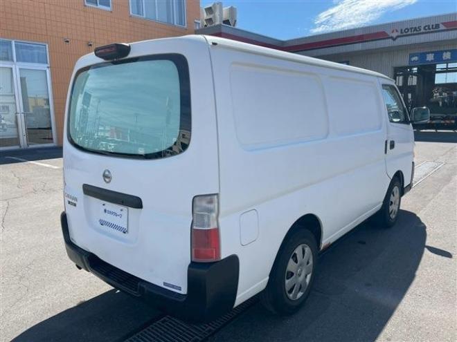 キャラバン3.0 DX ロングボディ ディーゼルターボ 4WD　冷蔵冷凍4WD 3000