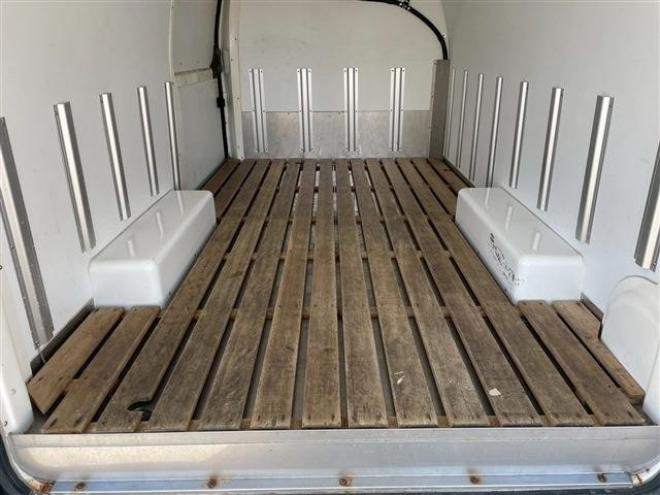 キャラバン3.0 DX ロングボディ ディーゼルターボ 4WD　冷蔵冷凍4WD 3000