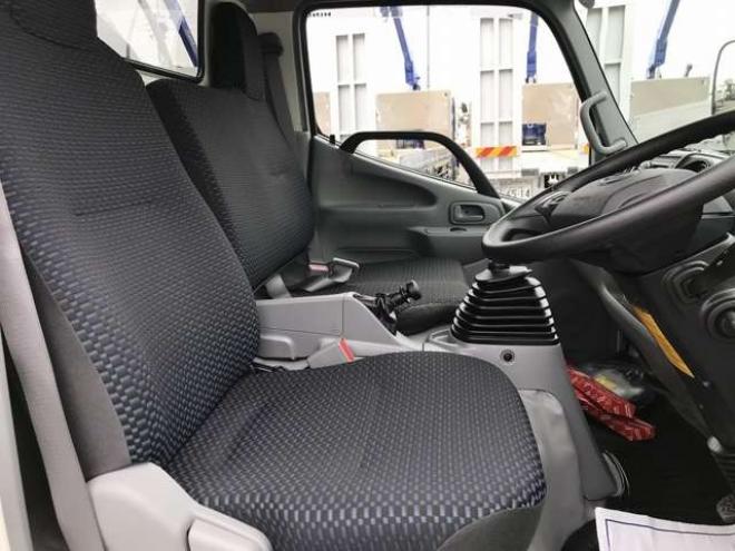 デュトロタンクローリー　2DG-XZU685 新明和工業　 4WD 4000