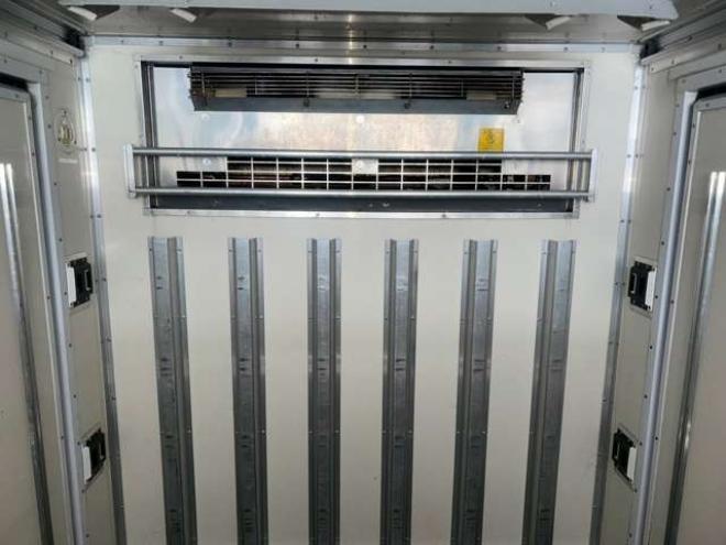 デュトロ冷凍バン　TKG-XZU695M 東プレ　 4WD 4000