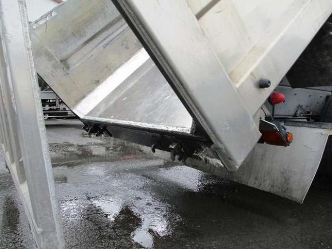 ギガ深ダンプ　PJ-CYY52V6　小平　 2WD 15680