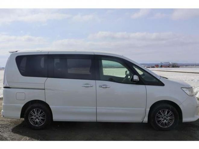 セレナ2.0 ハイウェイスター 4WD　検二年　TV　自社　ローンカノウ 2000